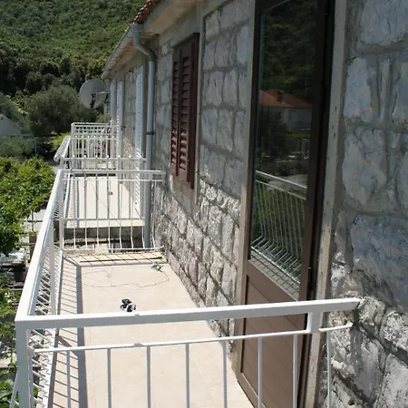 By The Sea Cove Vela Prapratna Apartman *