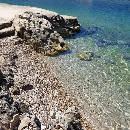 Appartement By The Sea Cove Vela Prapratna *
